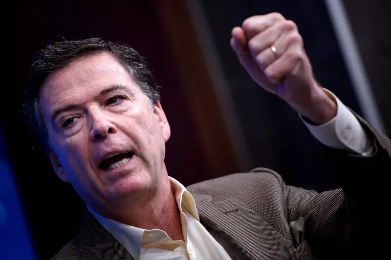 James Comey, ex director del FBI, imputado con dos cargos federales por "amenazar de muerte" a Trump