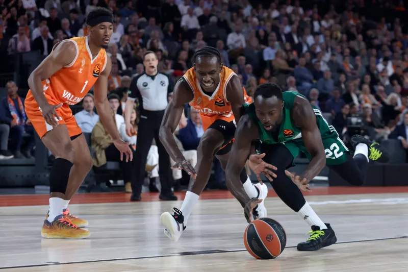 El Panathinaikos rompe los planes del Valencia Basket y se adelanta en la serie