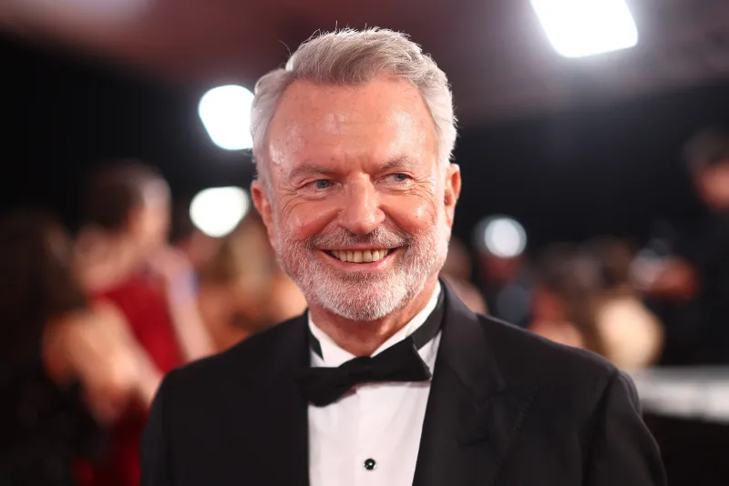 El actor Sam Neill anuncia que está libre de cáncer tras cinco años de tratamiento: “No es un milagro, es ciencia en su máxima expresión”