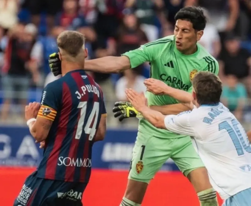 Arquero argentino Esteban Andrada fue suspendido 13 partidos por puñetazo a rival