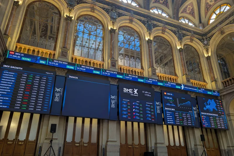 El petróleo se dispara y reactiva la inquietud entre los inversores por la prolongación del conflicto en Oriente Próximo