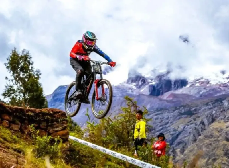 Cusco recibió a los mejores ciclistas de la región en el American Series Santísimo Downhil