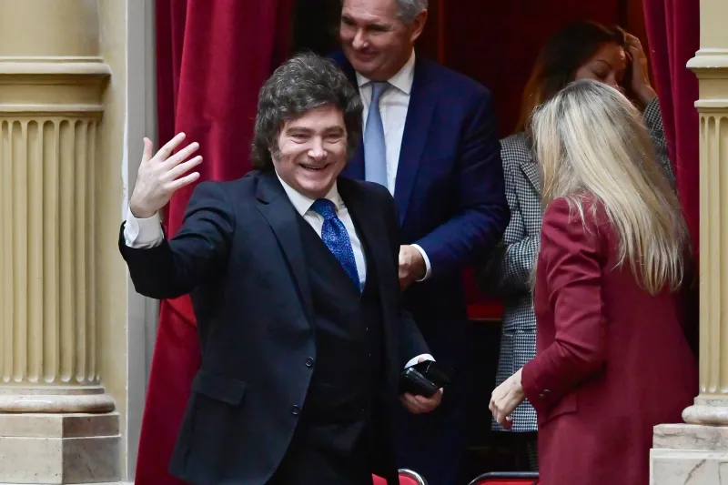 Milei exige que las universidades garanticen las clases mientras recorta sus presupuestos y los salarios