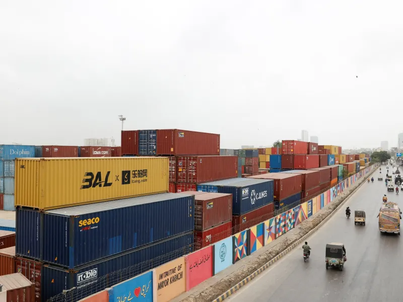 Pakistan opens up road trade routes into Iran amid Hormuz blockade