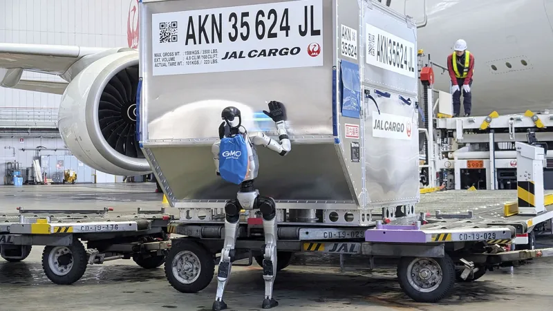 Humanoid robots being trialled as airport workers in Japan