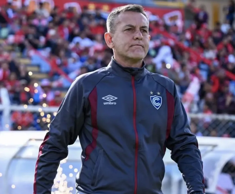 DT del Cienciano "perdió los papeles" con la prensa tras ganar al Atlético Mineiro