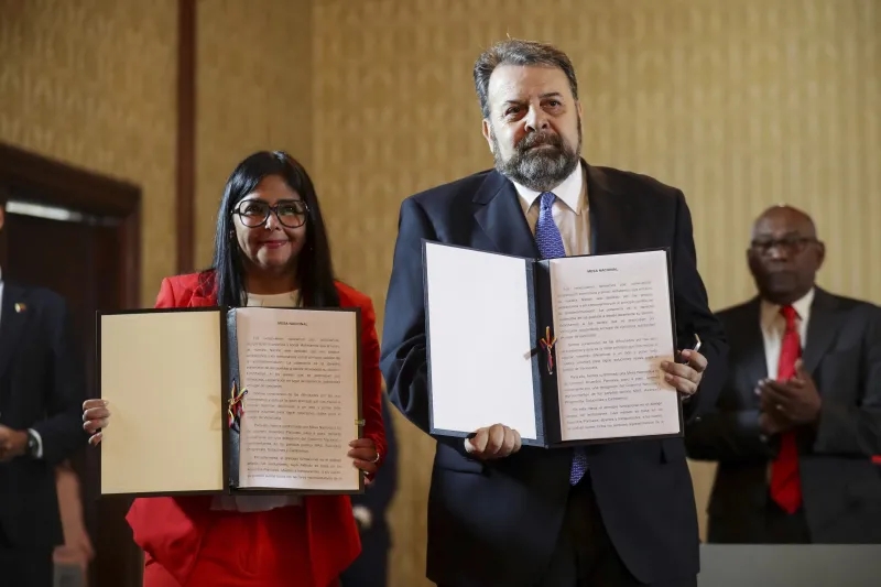 Delcy premia a Zapatero con la Embajada en Madrid para uno de sus fieles, Timoteo Zambrano