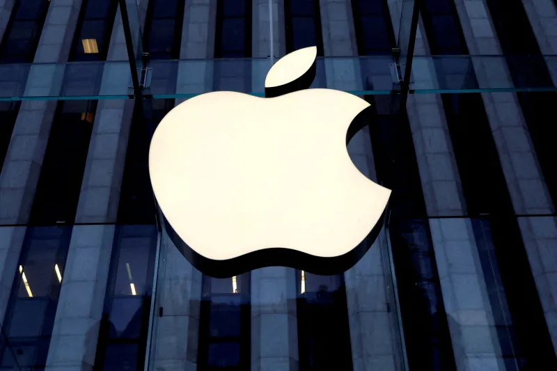 Apple gana un 17% más en su primer semestre, sube el dividendo y recomprará acciones por 100.000 millones