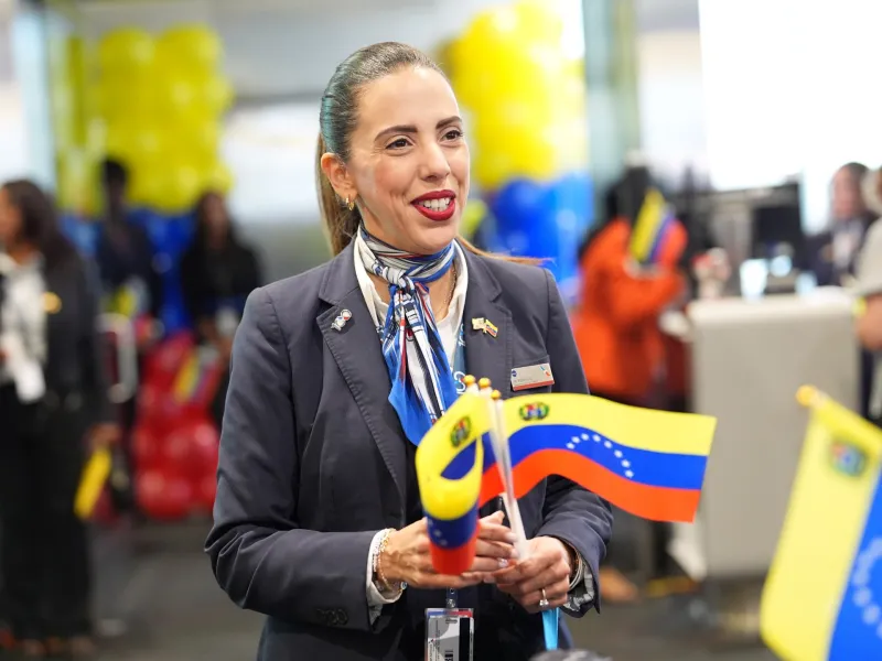First US-Venezuela flight lands in Caracas after seven-year suspension