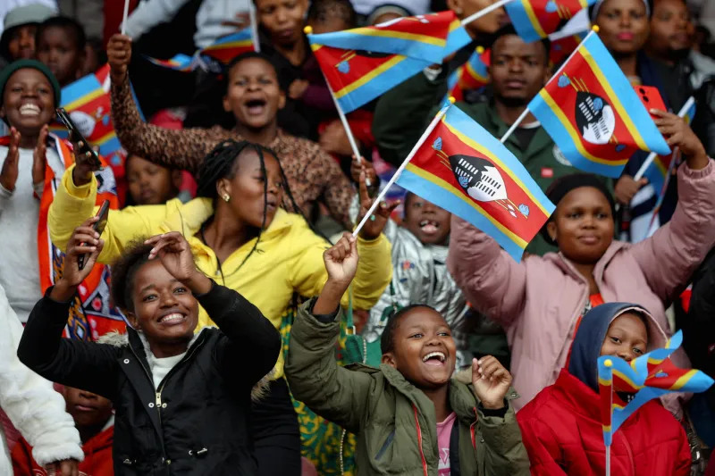 El feminismo, “tan complicado como necesario”, en la última monarquía absolutista de África