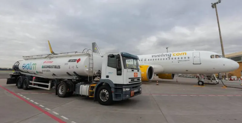 Goldman prevé que Europa se quede sin reservas de combustible para avión a fin de año si Ormuz no abre en junio