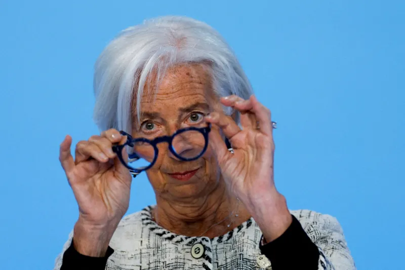 Lagarde aguanta el tipo
