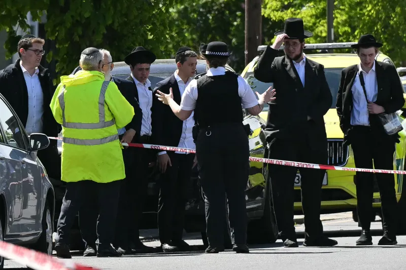 Acusan de intento de asesinato al detenido por apuñalar a dos judíos en Londres