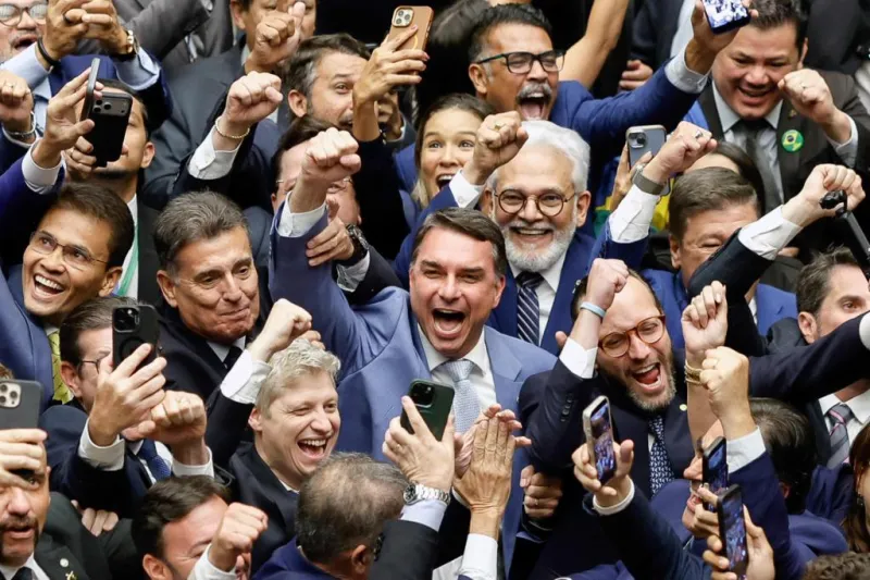 Lula busca "traidores" entre los partidos aliados tras una derrota inédita en 132 años y los beneficios penales para Bolsonaro