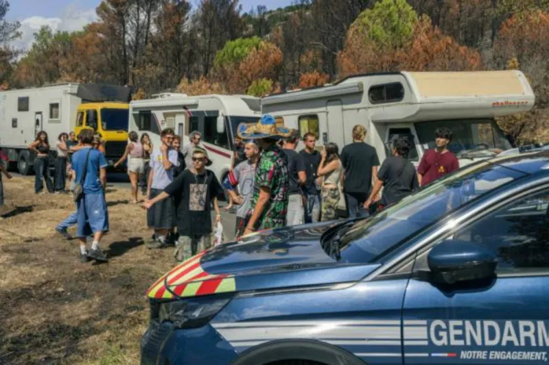 Una rave ilegal con miles de personas se celebra en un terreno militar de Bourges (Francia) "muy peligroso" por la posible presencia de material explosivo