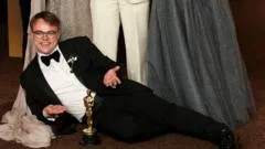 "Esto no le hubiese pasado a DiCaprio": desaparece el Oscar del director de "Mr. Nobody Against Putin" luego de que fuera obligado a facturarlo en el aeropuerto