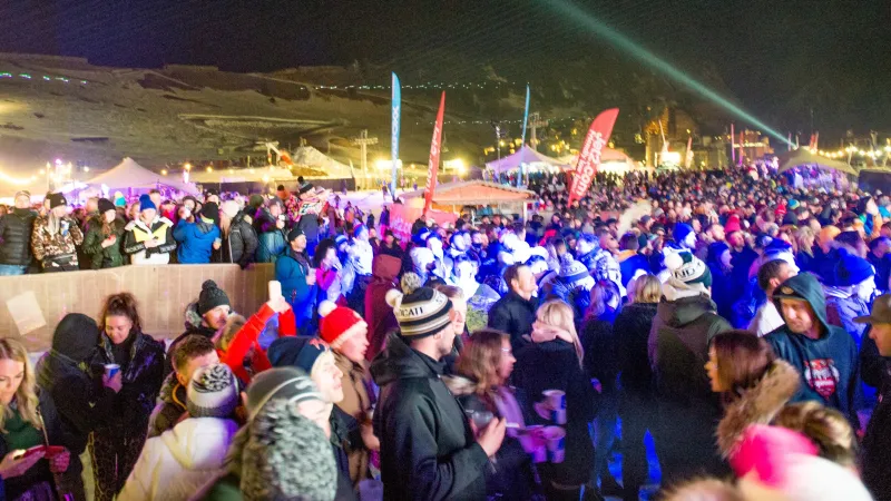Miles de personas acuden a una rave sobre un  terreno militar francés “muy peligroso”