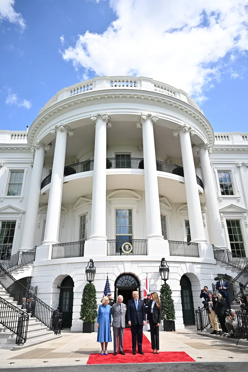 Carlos III y Camila ponen fin a su viaje en Estados Unidos con un breve adiós a los Trump y una fiesta popular en Front Royal