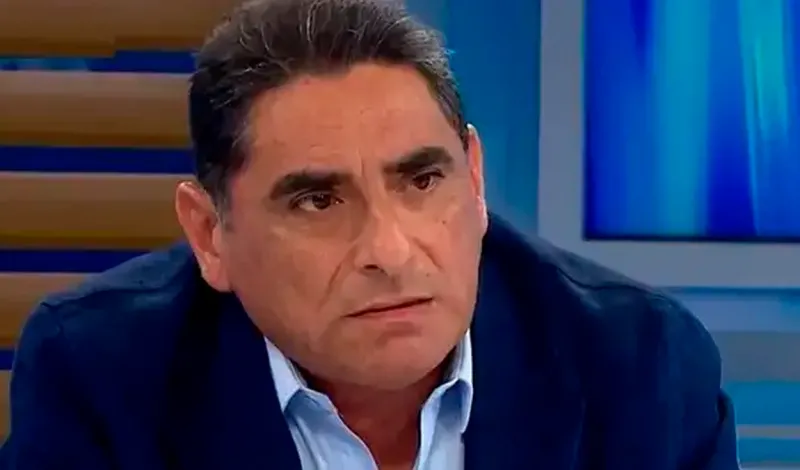 Cómico Carlos Álvarez preocupa al ser operado de emergencia y revelan el motivo: "Le salió un bulto"