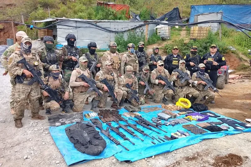Policía y Ejército incautan arsenal de guerra e intervienen a 71 personas en Pataz