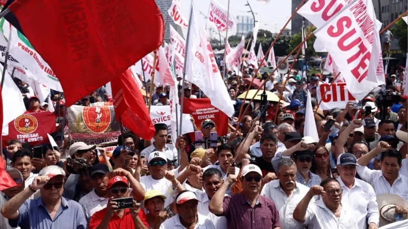 Roberto Sánchez participó con López Chau en marcha de la CGTP por la mejora de condiciones laborales