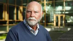 Entre el descubrimiento y los negocios: el polémico legado de Craig Venter, el científico que ayudó a descifrar el genoma humano
