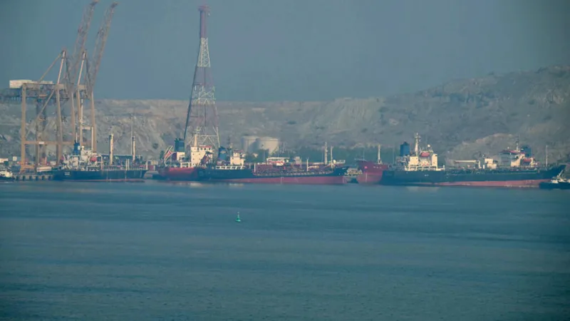 Petróleo: la OPEP+ sube sus cuotas de producción mientras el bloqueo de Ormuz asfixia la oferta