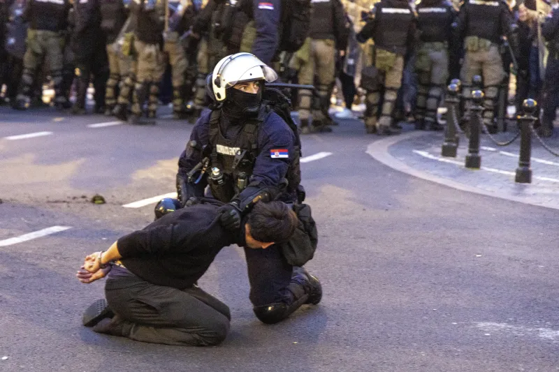 Bruselas corta el grifo de 1.500 millones a Serbia por el retroceso en la independencia de su Justicia