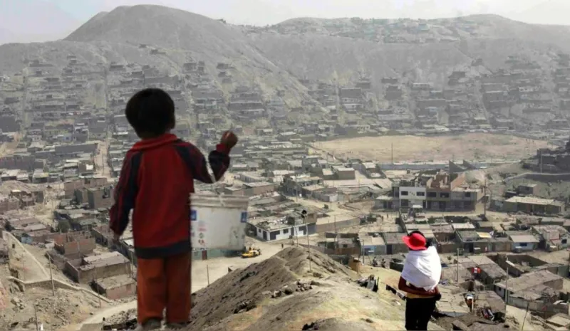 Pobreza golpea a 8,8 millones de peruanos: baja a 25,7%, pero no logra romper el rezago de hace seis años