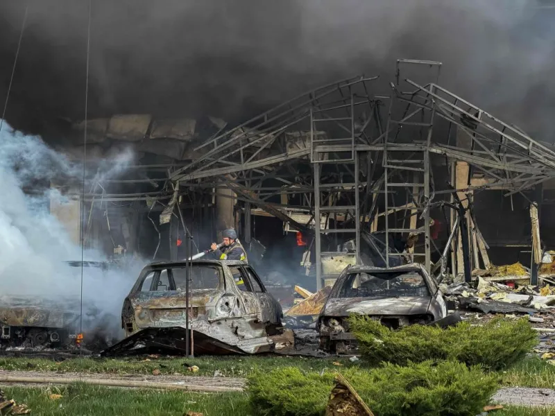 Los ataques de Rusia matan a 22 personas en Ucrania en las horas previas al alto el fuego propuesto por Zelenski