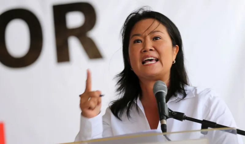 Keiko Fujimori se aferra a la figura de su padre durante su campaña en la Selva