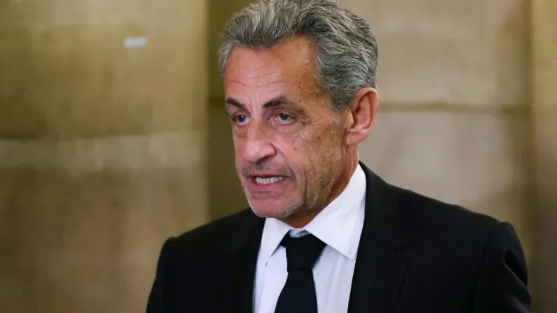 Sarkozy evita volver al brazalete electrónico: la justicia francesa alega su "avanzada edad"