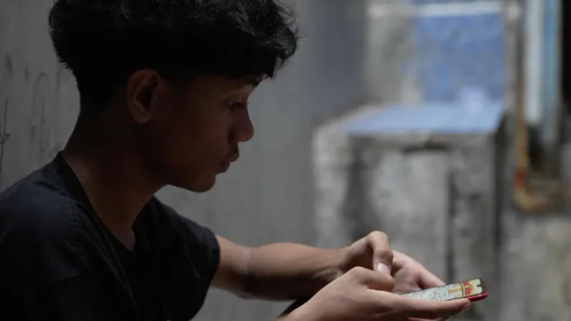 Miles de jóvenes enganchados al juego online en Indonesia
