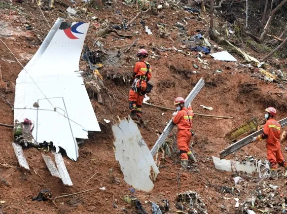Incidente aéreo en China: la lucha en cabina de 18 segundos para salvar el Boeing cayendo en picado