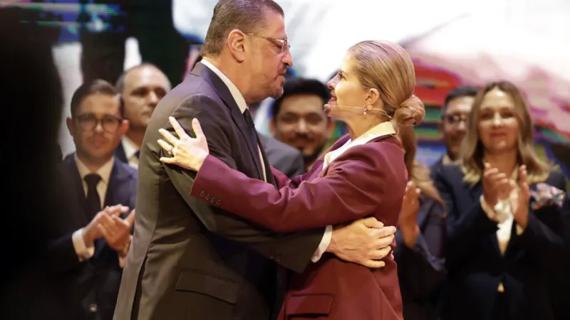 Costa Rica, uno de los pocos países deflacionarios del mundo, tiene nueva presidenta