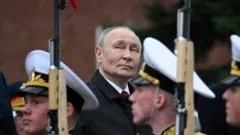 Putin justifica la guerra en Ucrania durante un reducido desfile del Día de la Victoria