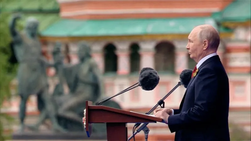 Putin celebra el 9 de mayo sin armamento pesado y reprocha el "respaldo de la OTAN" a Ucrania