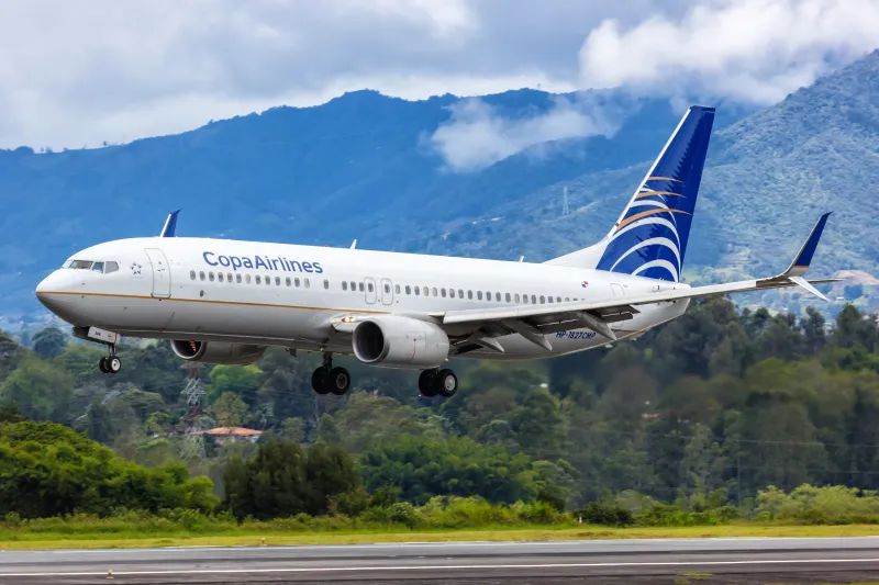 Detienen a un hombre y a una mujer por intentar mantener relaciones sexuales en un vuelo de Panamá a Argentina