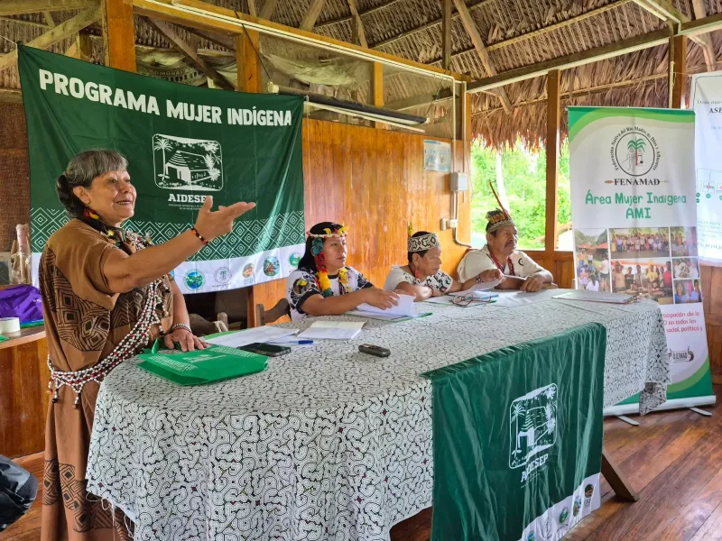 Mujeres que protegen la Amazonía pese a las amenazas