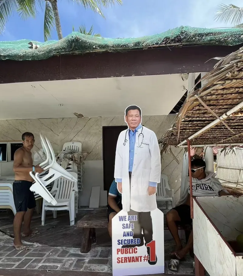 En la playa con Juanito, un policía del escuadrón de la muerte de la guerra contra las drogas en Filipinas (y el juicio por el asesinato del español Diego Bello)