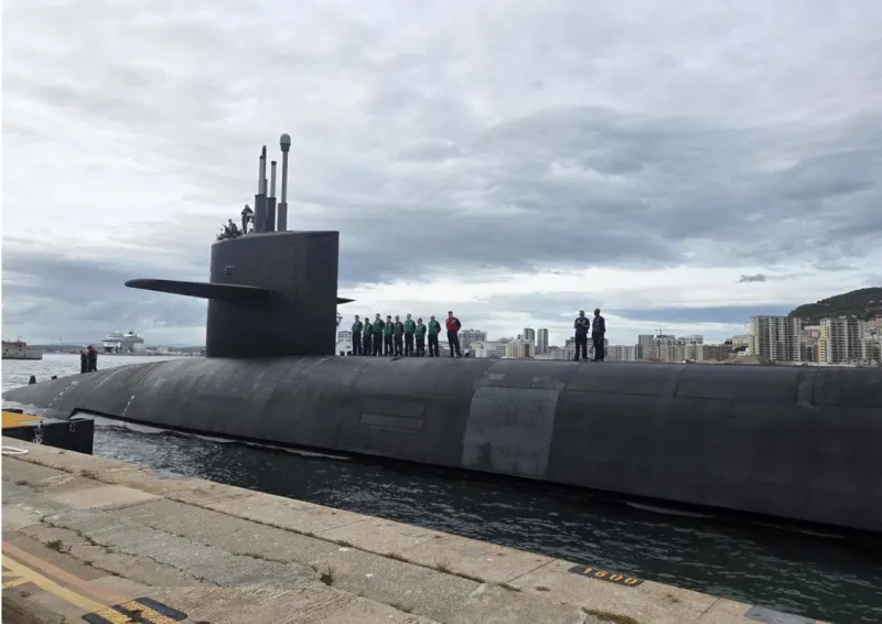 Atraca en Gibraltar el mayor submarino nuclear de EEUU