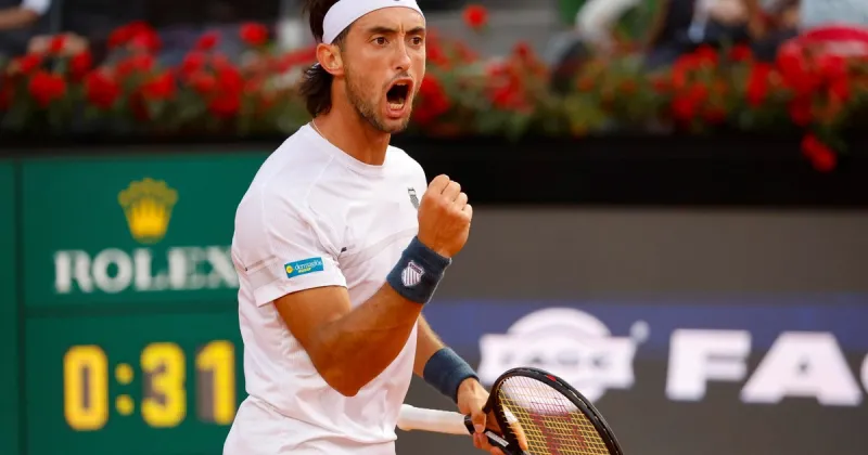 Thiago Tirante da otro gran golpe en el Masters 1000 de Roma: le ganó a Flavio Cobolli y avanzó a octavos de final