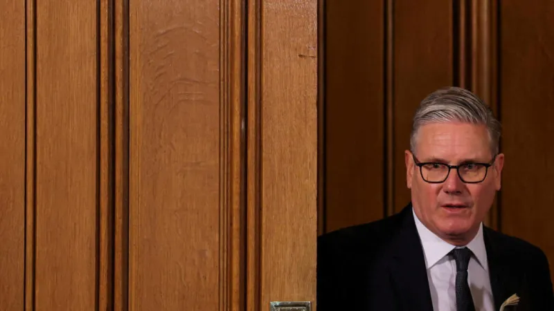 Aumenta la presión sobre el primer ministro británico, Keir Starmer, para que renuncie tras derrotas electorales