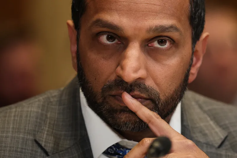El director del FBI, Kash Patel, niega las acusaciones de que bebe alcohol en el trabajo