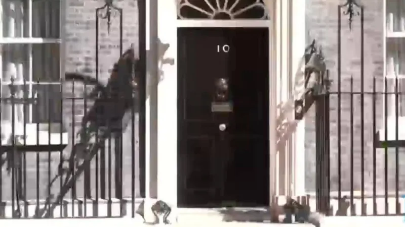 Miembros del Partido Laborista respaldan a Starmer mientras otros lo presionan para que renuncie