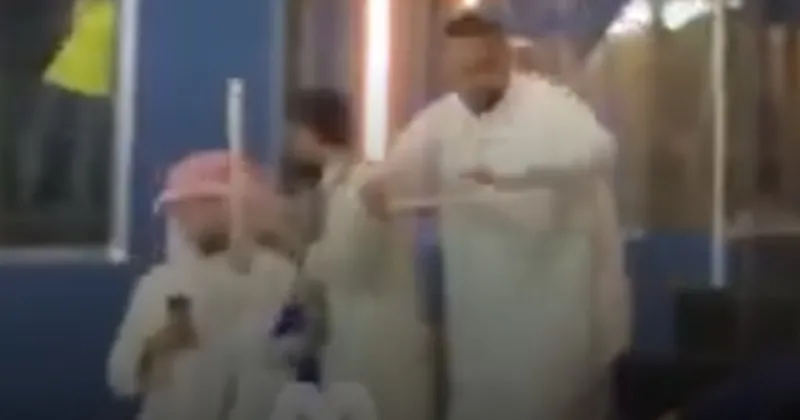 La feroz pelea a palazos entre jeques del equipo de Cristiano Ronaldo e hinchas rivales en la definición del fútbol árabe