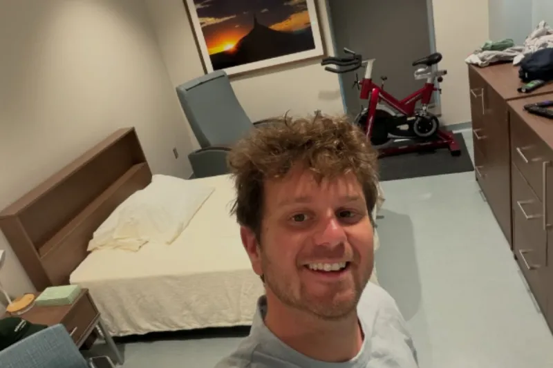 Jake Rosmarin, el influencer que retransmitió al mundo el viaje del MV Hondius y ahora documenta la cuarentena