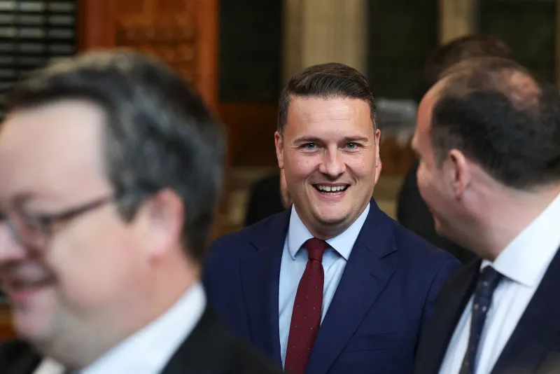 Dimite el ministro de Sanidad británico, Wes Streeting, para plantar cara al 'premier' Starmer