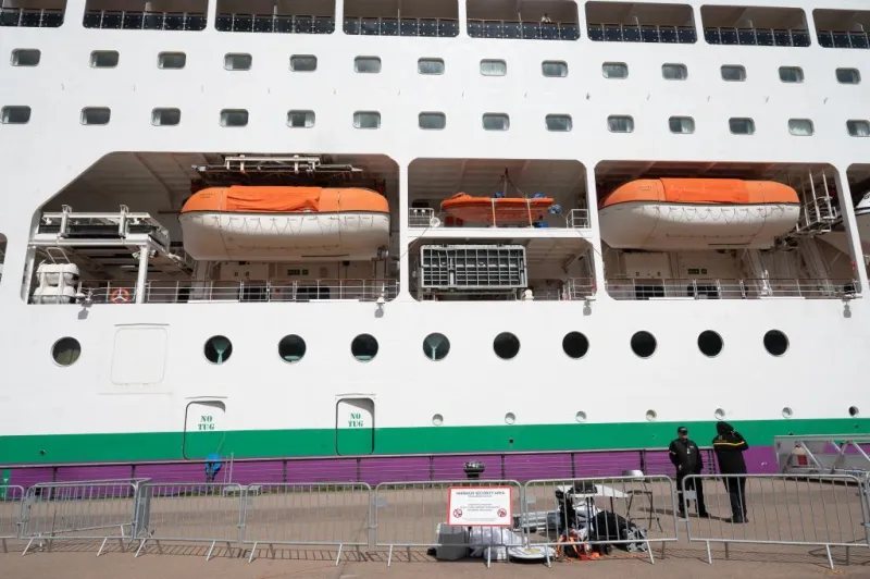 El crucero de Burdeos aislado por un brote de gastroenteritis prevé hacer escala este sábado en A Coruña