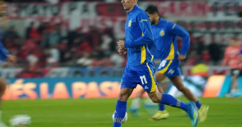 "¡Fideo, seca nucas!": los hinchas de River, lapidarios contra Chiqui Tapia y Di María en el partido contra Rosario Central